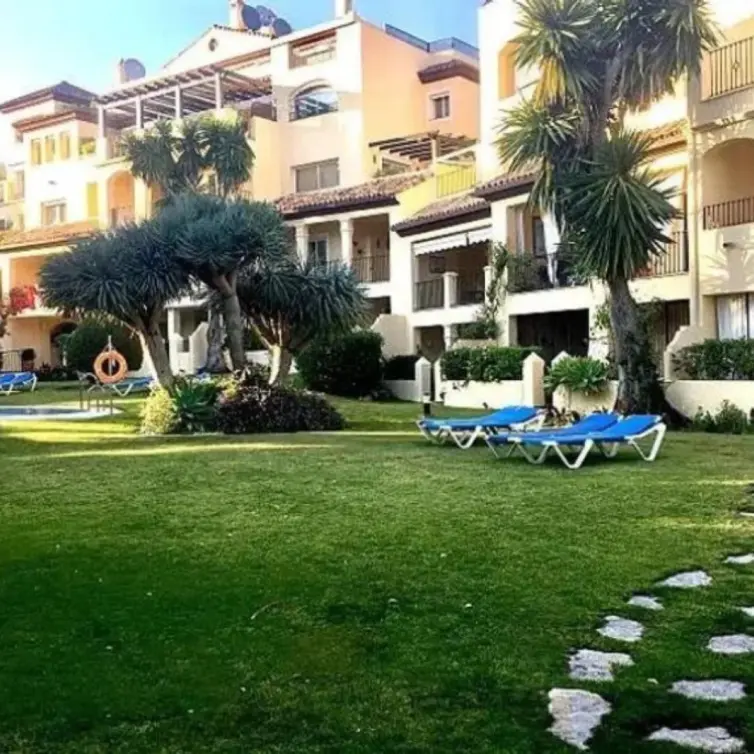 Продажа апартаментов на первом этаже в Guadalmina Alta