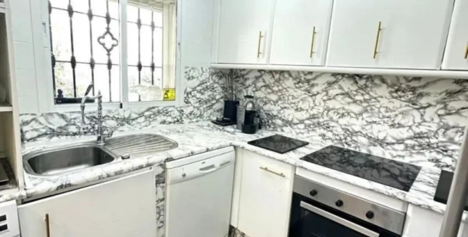 Venta de apartamento en planta baja en Guadalmina Alta 24