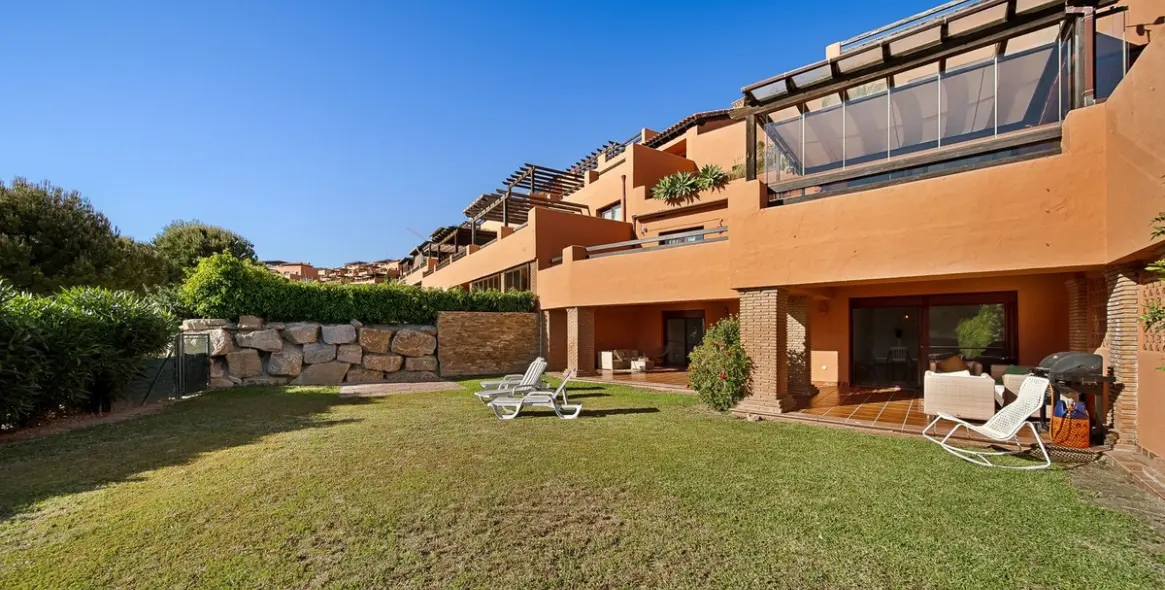 Sale of ground floor apartment in Casares Playa 7