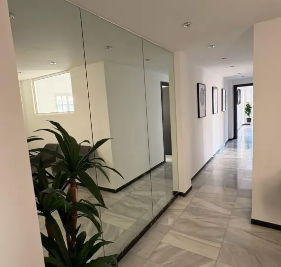 Продажа апартаментов на среднем этаже в Marbella