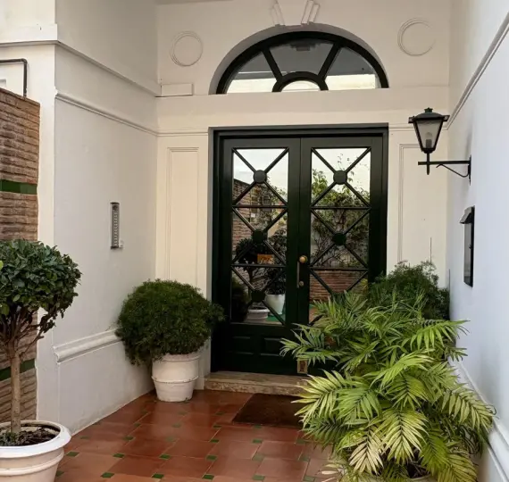 Продажа апартаментов на среднем этаже в Marbella