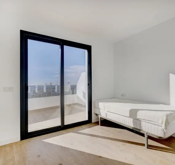 Middle floor apartment R4964029