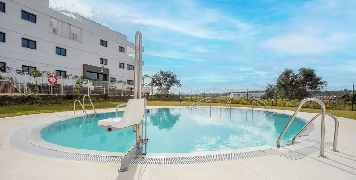 Sale of middle floor apartment in Estepona 26