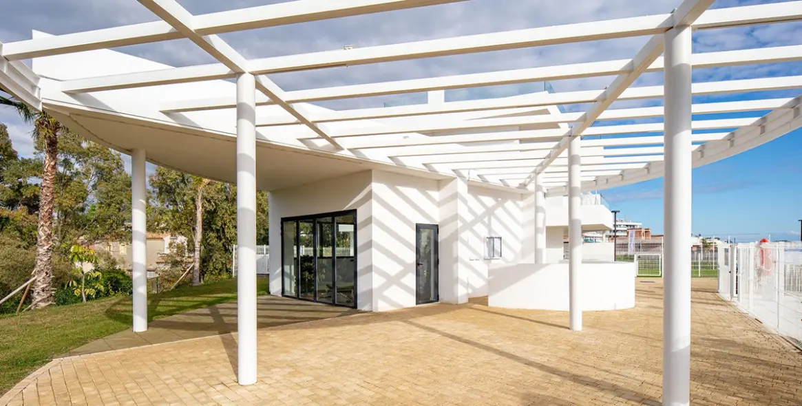 Sale of middle floor apartment in Estepona 28