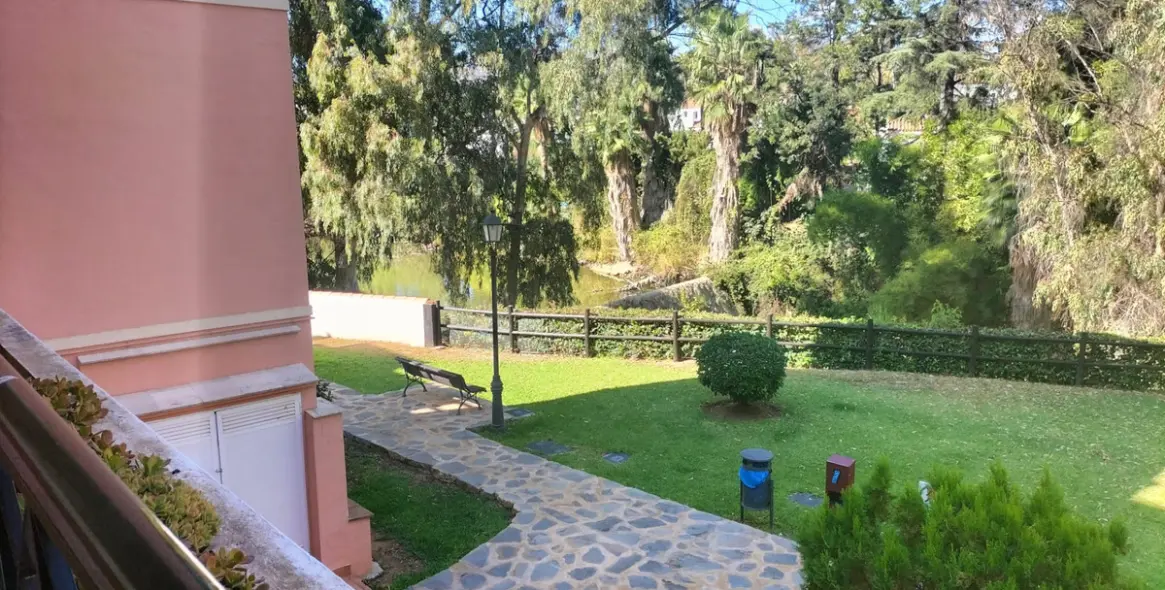 Продажа апартаментов на среднем этаже в Nueva Andalucía 5