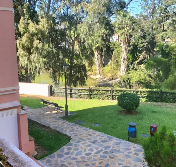 Продажа апартаментов на среднем этаже в Nueva Andalucía