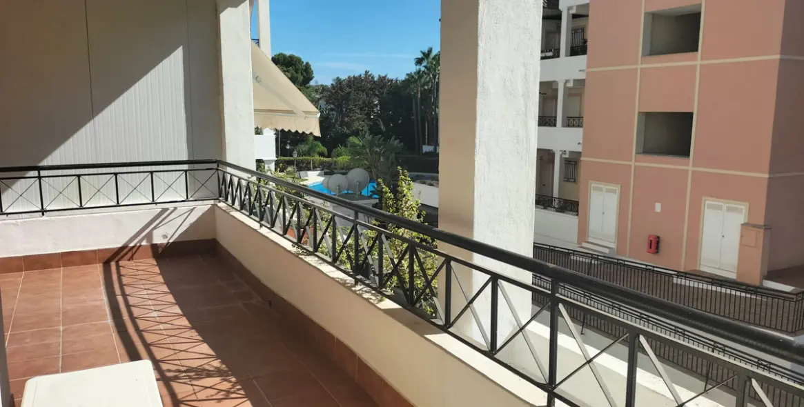 Продажа апартаментов на среднем этаже в Nueva Andalucía 18