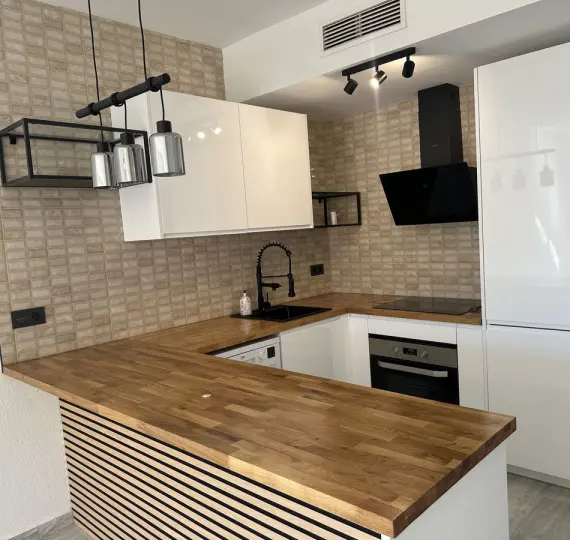 Продажа апартаментов на среднем этаже в Cabopino