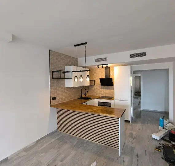 Продажа апартаментов на среднем этаже в Cabopino