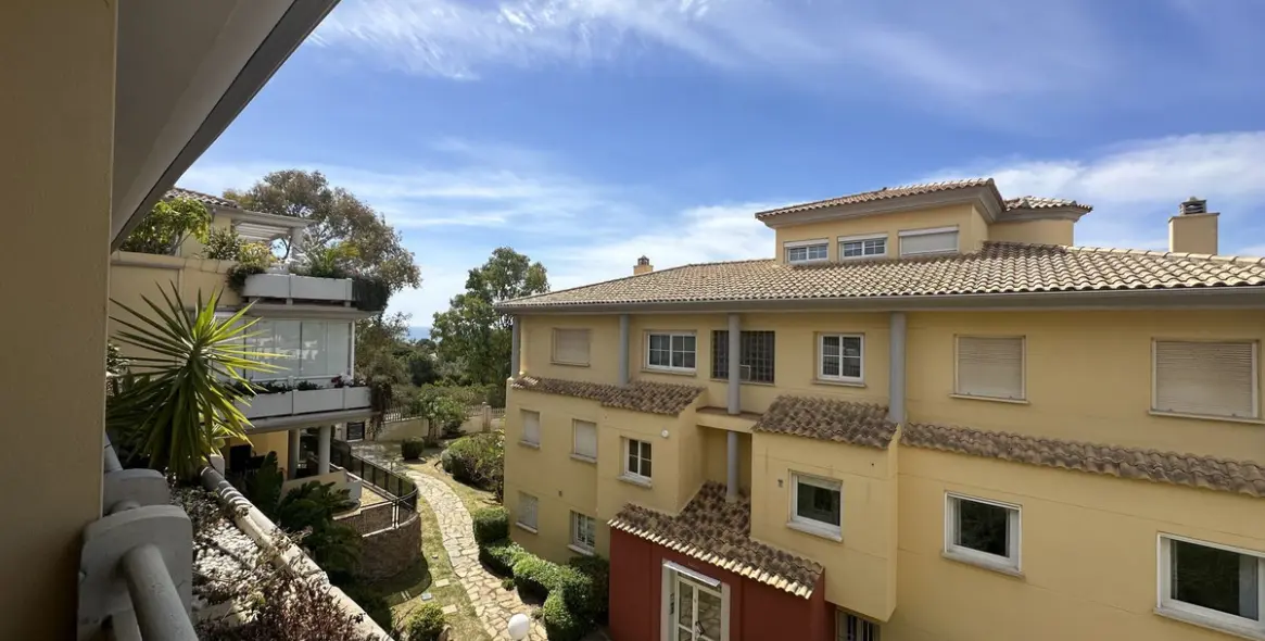 Продажа апартаментов на среднем этаже в Cabopino 10