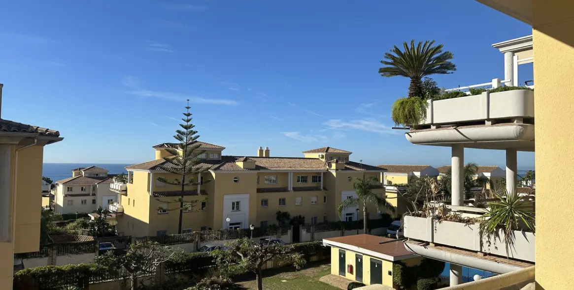 Продажа апартаментов на среднем этаже в Cabopino 13