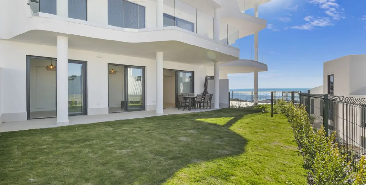 Sale of ground floor apartment in Fuengirola 2