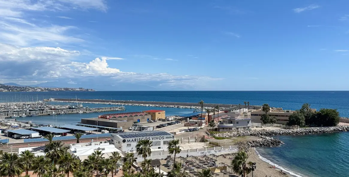 Продажа апартаментов на среднем этаже в Fuengirola 2