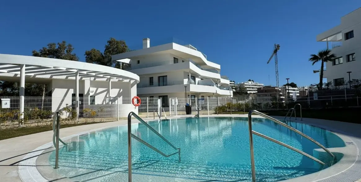 Продажа апартаментов на первом этаже в Estepona (район Estepona) 1