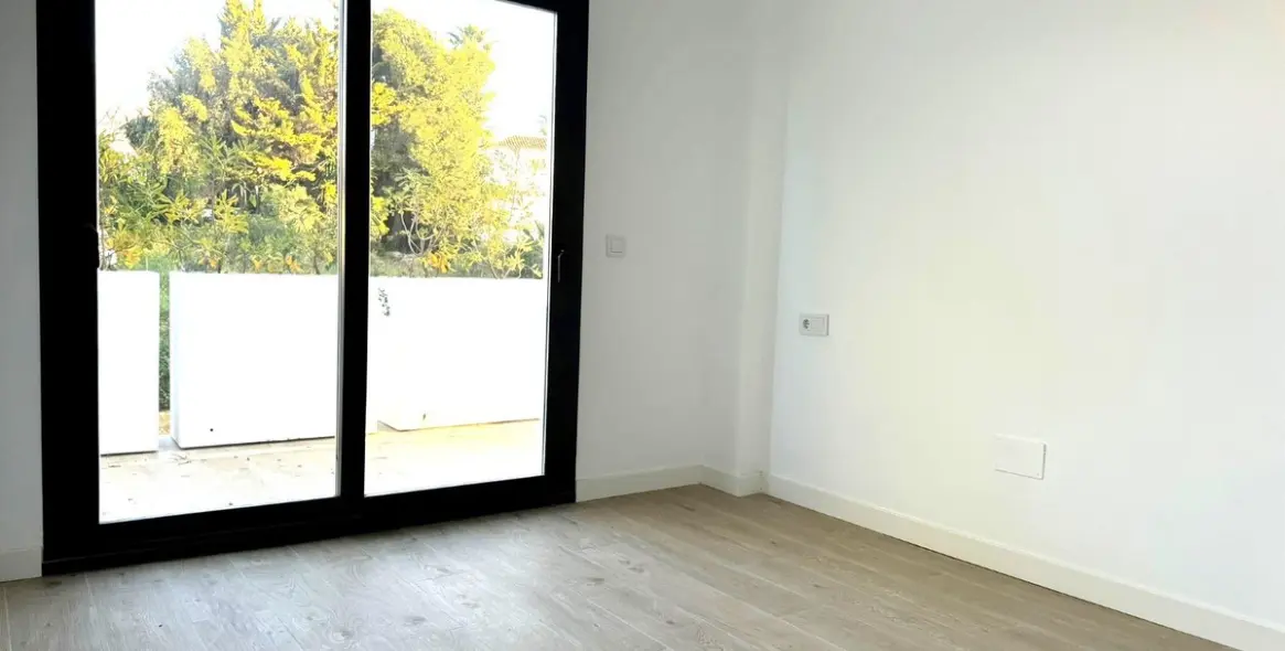 Продажа апартаментов на первом этаже в Estepona (район Estepona) 5