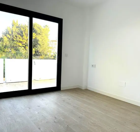 Апартаменты на первом этаже R4965163