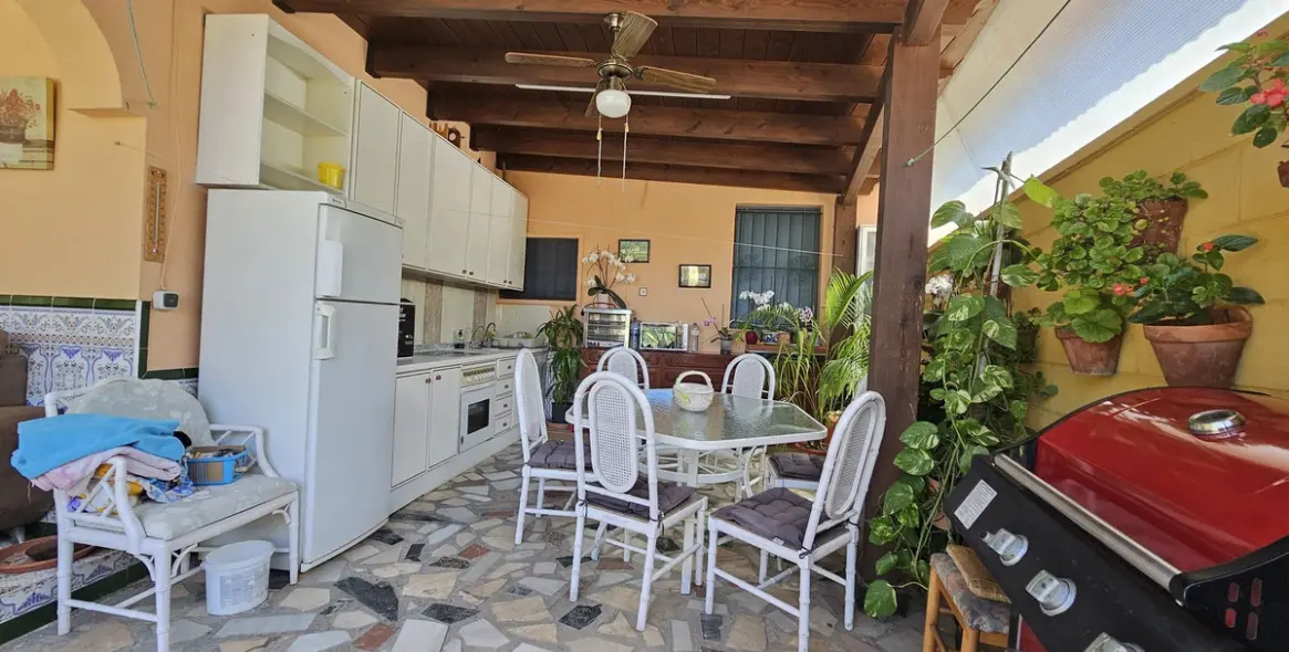 Sale of detached villa in Casares 25