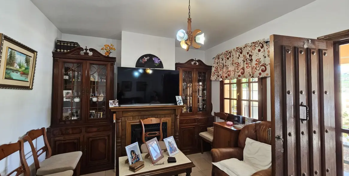 Sale of detached villa in Casares 28