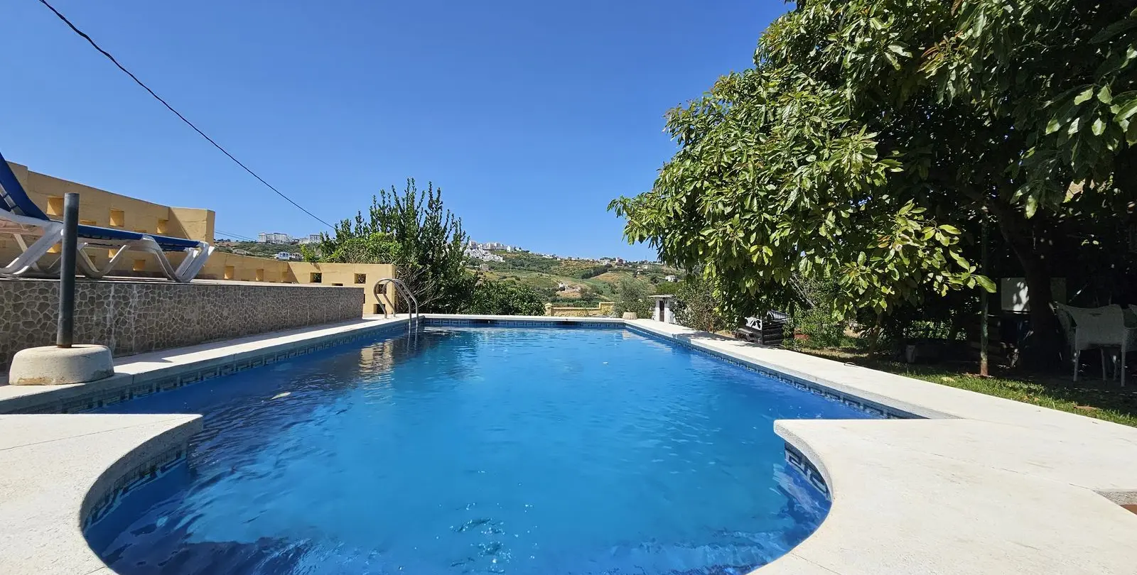 Продажа  отдельно стоящей виллы в Casares 12