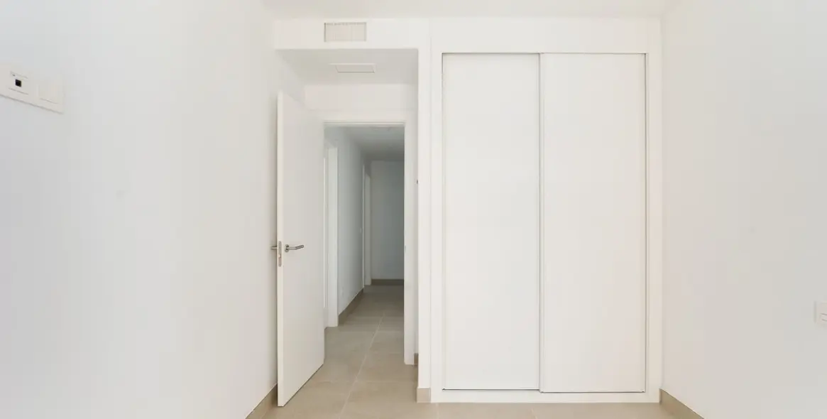 Sale of middle floor apartment in Estepona (district Estepona) 10