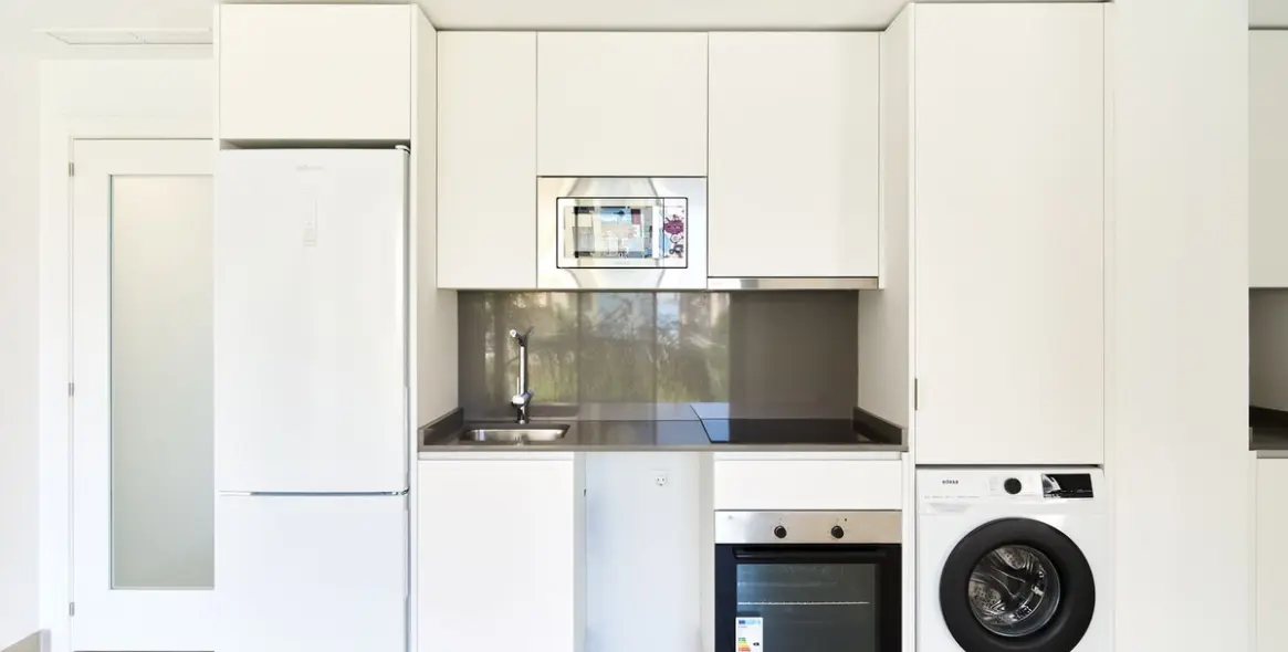 Sale of middle floor apartment in Estepona 2