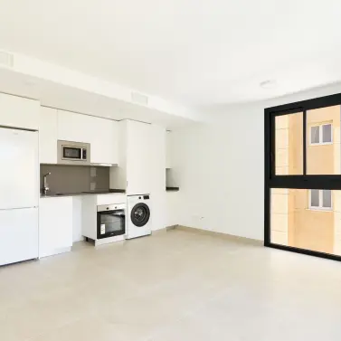 Sale of middle floor apartment in Estepona