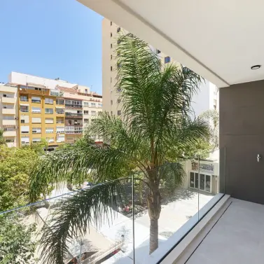Sale of middle floor apartment in Estepona