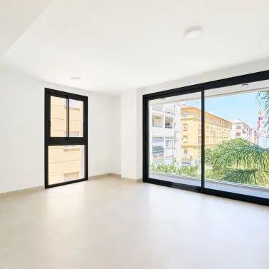 Sale of middle floor apartment in Estepona