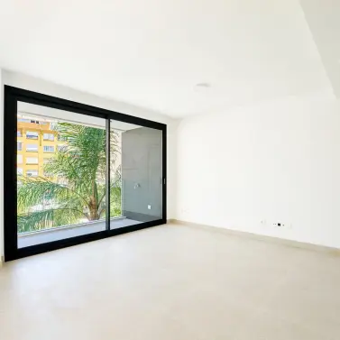 Sale of middle floor apartment in Estepona