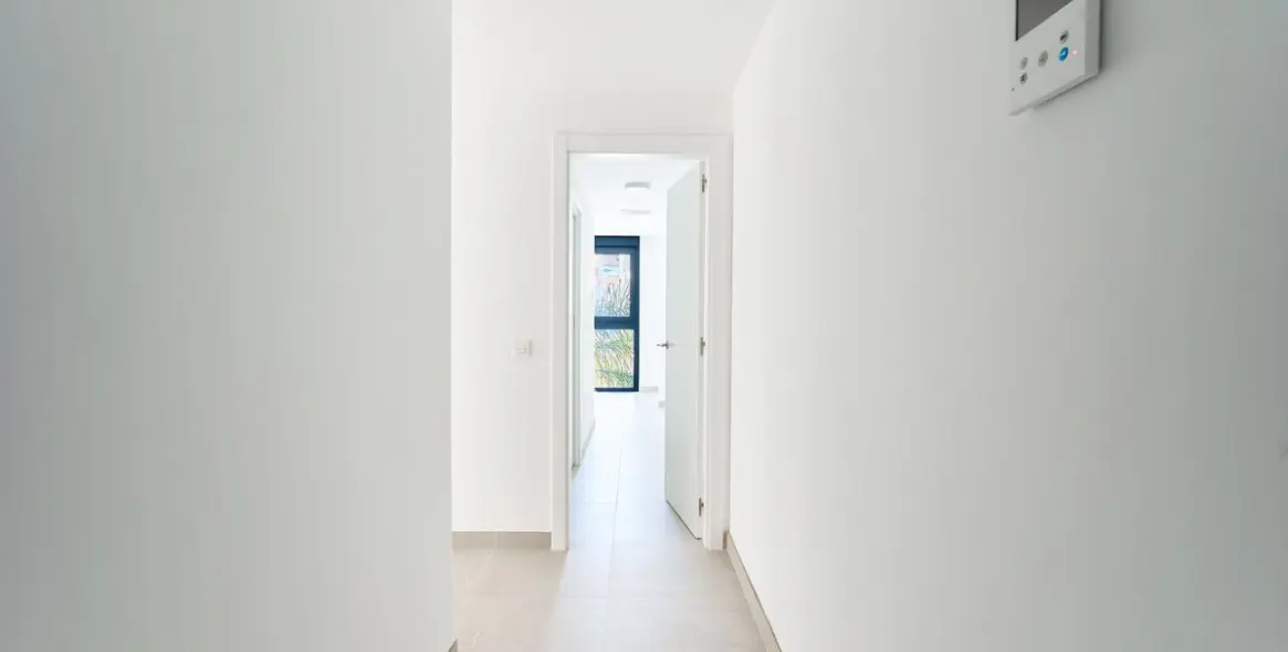 Sale of middle floor apartment in Estepona 11