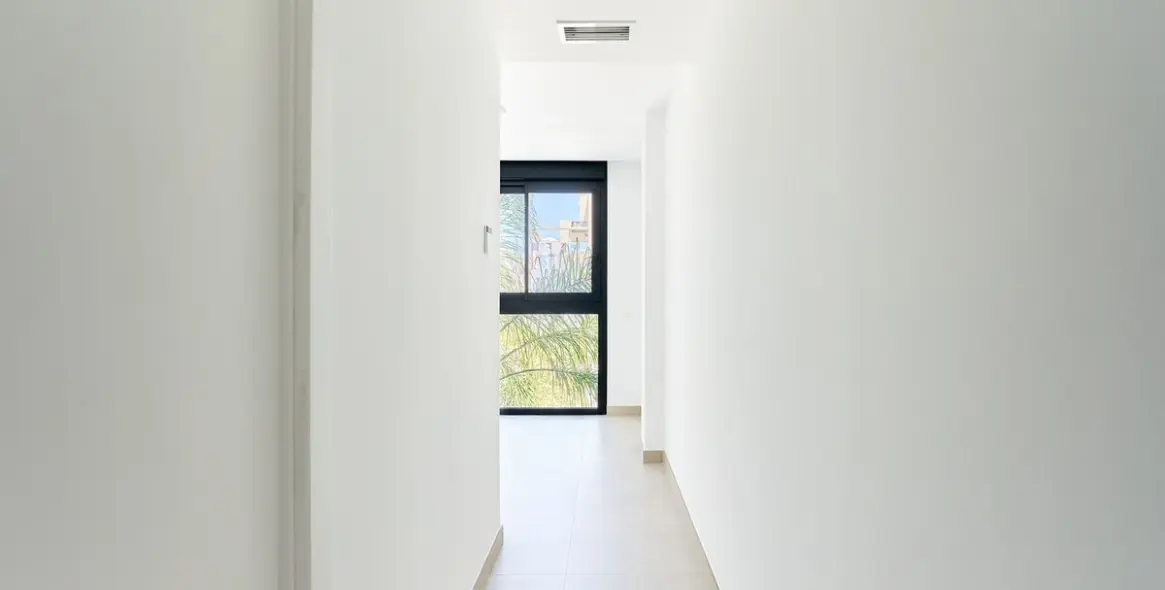 Sale of middle floor apartment in Estepona 12