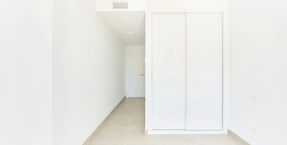 Sale of middle floor apartment in Estepona 16