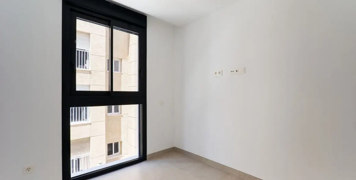 Sale of middle floor apartment in Estepona 17