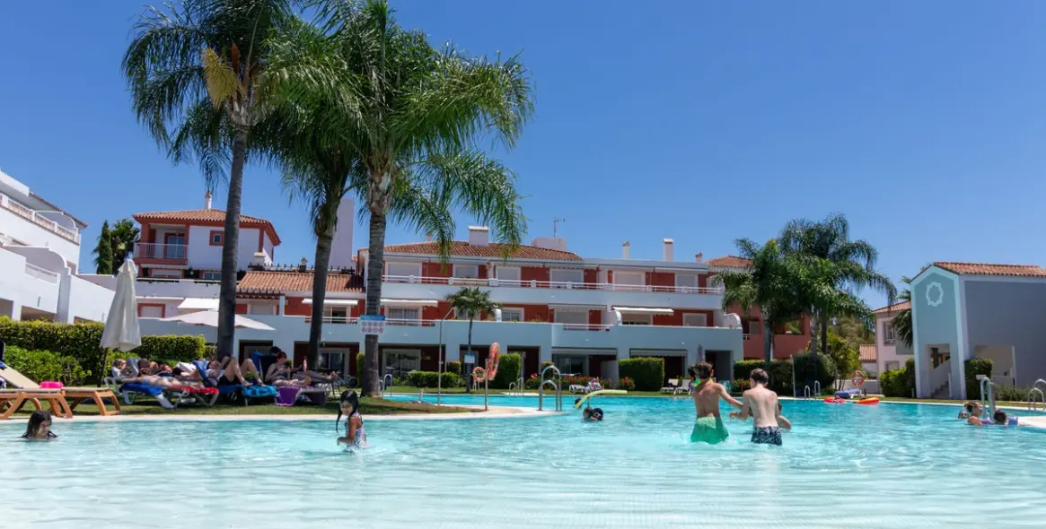 Sale of ground floor apartment in El Paraiso 3