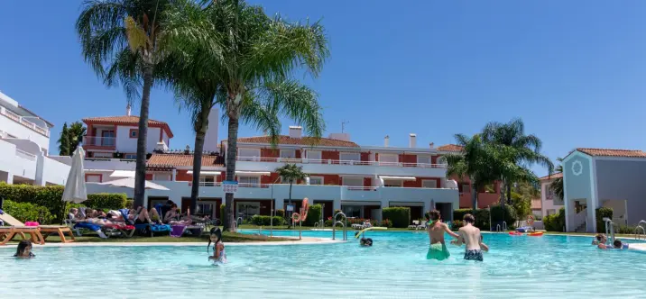 Sale of ground floor apartment in El Paraiso 2