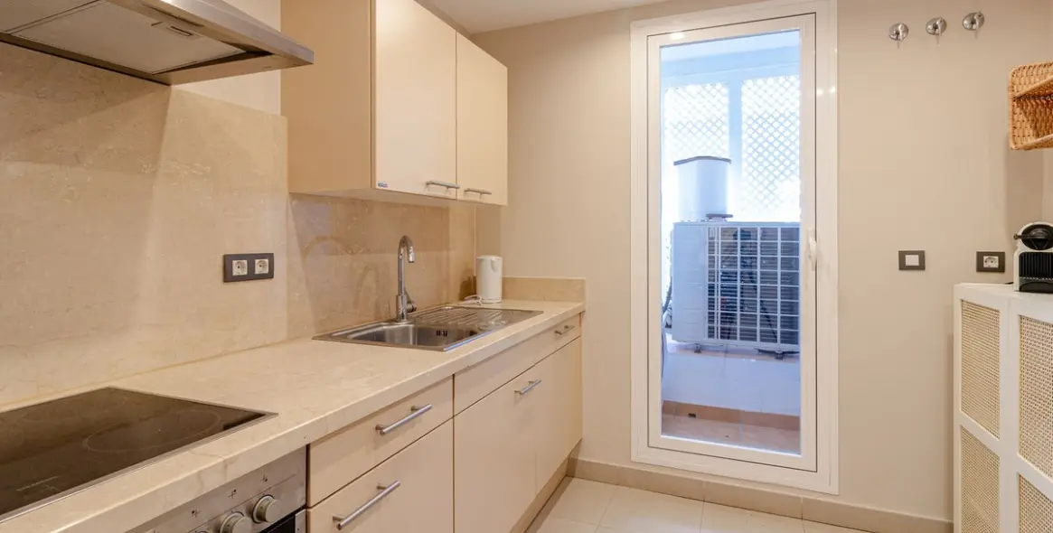 Sale of ground floor apartment in El Paraiso 9