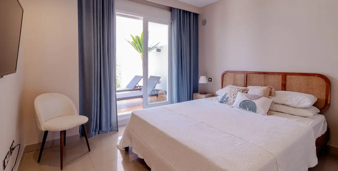 Sale of ground floor apartment in El Paraiso 14