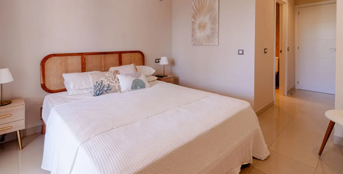 Sale of ground floor apartment in El Paraiso 15