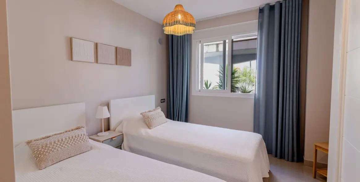 Sale of ground floor apartment in El Paraiso 16