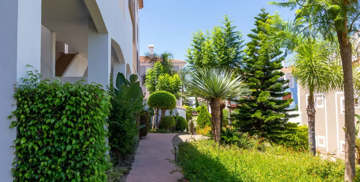 Продажа апартаментов на первом этаже в El Paraiso 25