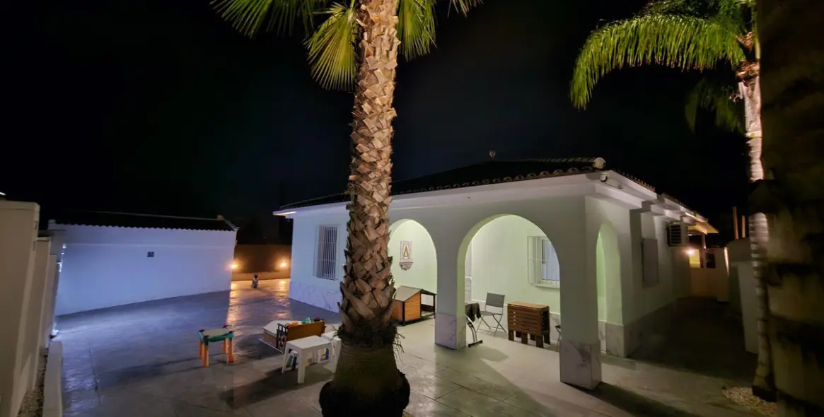 Sale of detached villa in Coín 1
