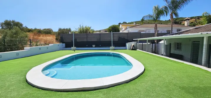 Sale of detached villa in Coín 1