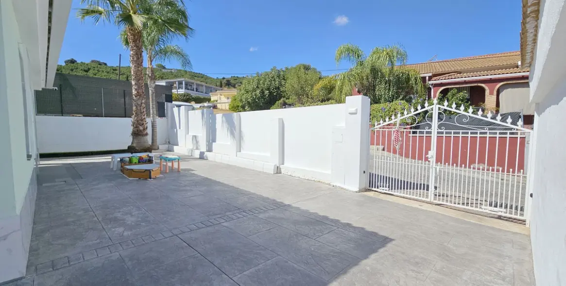 Sale of detached villa in Coín 6