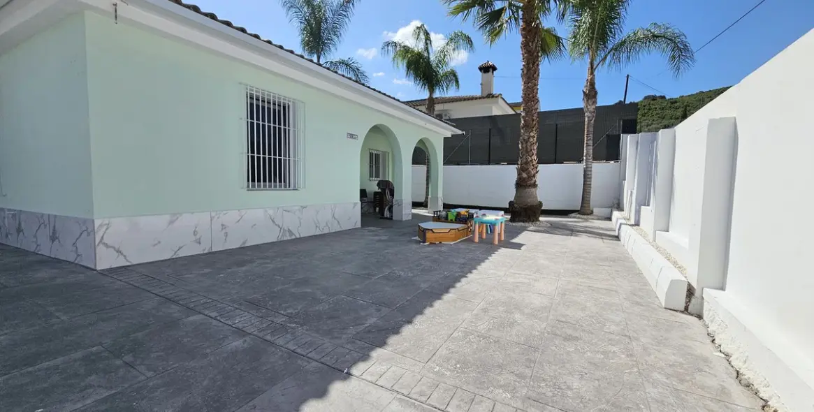 Sale of detached villa in Coín 7