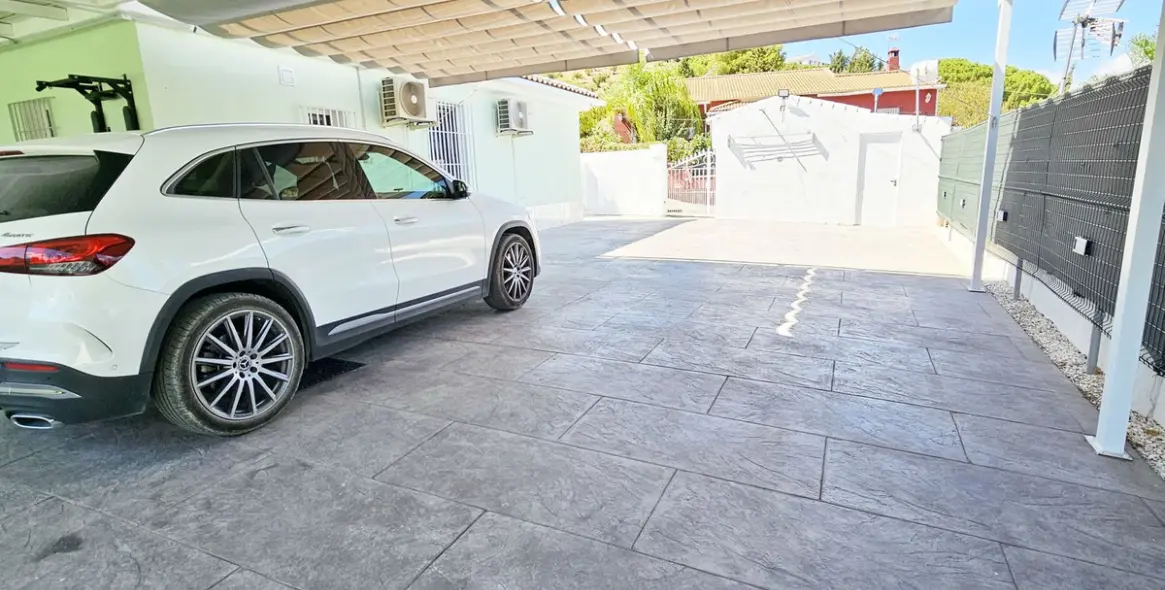 Sale of detached villa in Coín 9