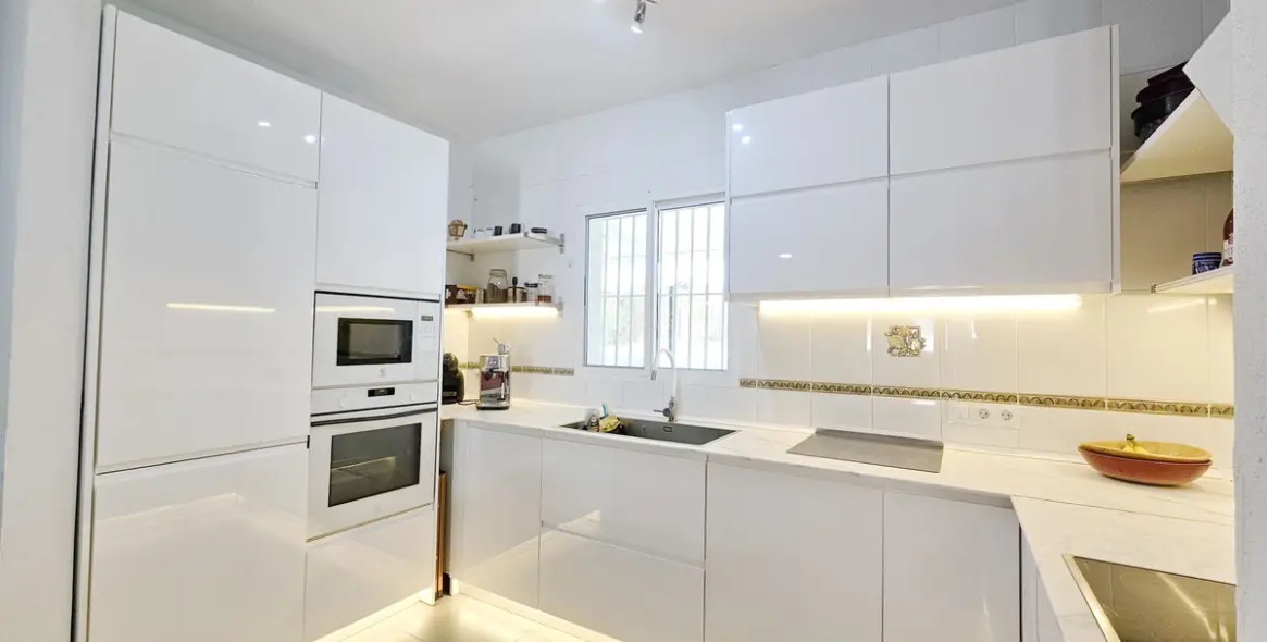 Sale of detached villa in Coín 10