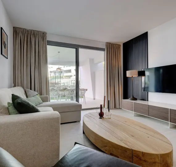 Апартаменты на первом этаже R4890964