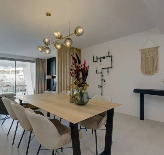 Апартаменты на первом этаже R4890964