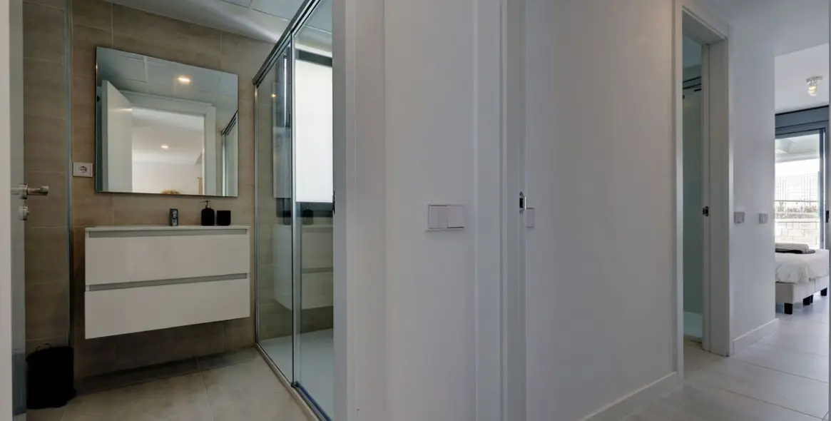 Sale of ground floor apartment in Estepona 12