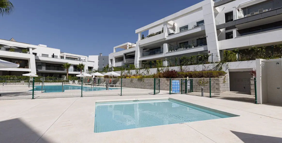 Sale of ground floor apartment in Estepona 18